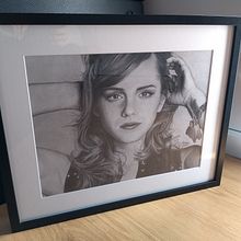 Emma Watson en Primer Plano. Carboncillo sobre Papel. 45cm x 30cm. Drawing, Pencil Drawing, Portrait Drawing, and Realistic Drawing project by Cesar Alfredo Jimenez Gozzo - 03.14.2019