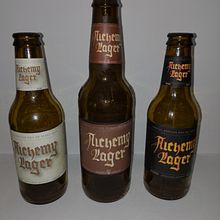 Alchemy Lager: La magia de la cerveza . Kaligrafi proyek oleh rafasolis - 03.27.2019