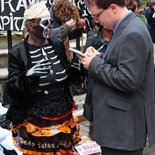 OCCUPY LONDON. Un proyecto de Fotografía de Santiago Poza - 05.04.2019