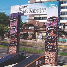 Exhibidor Camioneta Ford Ranger 2019. Un proyecto de Diseño gráfico de Constanza Camila Constanzo Vásquez - 01.04.2019