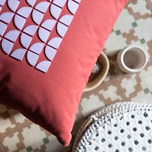 TIERRA. Un projet de Design , Design industriel, Design d'intérieur, Conception d'éclairage , et Broderie de Julie Devisme - 02.04.2019