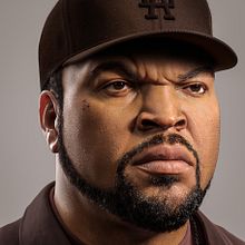 Icecube portrait Ein Projekt aus dem Bereich 3D, Design von 3-D-Figuren, Skulptur, Beleuchtung für Fotografie und 3-D-Modellierung von Luis Yrisarry Labadía - 09.04.2019