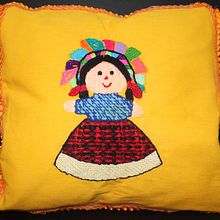 Cojines. Een project van Borduurwerk van Oralia González - 12.04.2019