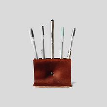Seamless Leather Stand. Artesanato, Design, e Design de produtos projeto de Adolfo Navarro - 15.04.2019