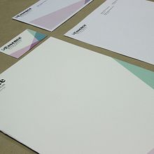 Identidad Gráfica Essence Servicios Lingúisticos. Br, ing, Identit, Creativit, Art Direction, and Graphic Design project by Javier Clerigo - 03.05.2019