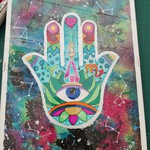 Mi proyecto ha sido galaxia con mano de Fátima. Lo he realizado con varias técnicas y materiales. Acuarelas, tinta china, acrílico, esmalte de uñas, glossy 3d, purpurinas,... . Traditional illustration project by Alicia Pulido Pérez - 06.06.2019