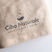 Cibo Naturale. Un proyecto de Br, ing e Identidad, Diseño de logotipos, Diseño de producto, Diseño gráfico y Packaging de Crow - 15.04.2019