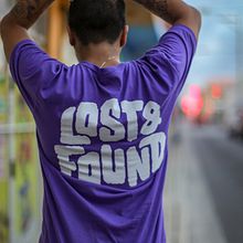 Lettering - Lost & Found . Un proyecto de Caligrafía, Diseño de vestuario y Lettering de Ximena Jiménez - 07.05.2019