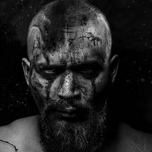 ViKinGo . Photograph, Fine-Art Photograph, Studio Photograph, Portrait Photograph, Digital Photograph, Photographic Lighting, and Digital Marketing project by Jonathan Santamaria - 05.13.2019
