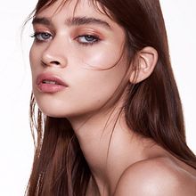 studio beauty, commercial.. Un progetto di Fotografia in studio, Fotografia di moda, Fotografia di ritratto e Fotografia digitale di Nicolás Cuenca - 20.05.2018