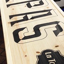 La_Taguara_Barcelona. Un proyecto de Caligrafía, Diseño, Diseño de carteles, Diseño gráfico, Ilustración tradicional, Lettering y Tipografía de Alejandro Reyes Ortega - 27.05.2019