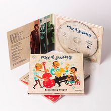 Mood Swing, diseño Cd Digipack. Un proyecto de Diseño, Fotografía de estudio, Fotografía de retrato e Ilustración tradicional de Jose Filemón - 03.06.2019