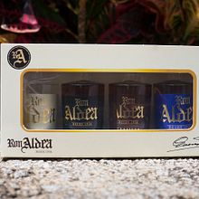 Caja Miniaturas Rones Premium - Destilerías Aldea . Un proyecto de Diseño gráfico y Packaging de Richard A. Diaz Jimenez - 18.05.2019