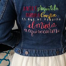 Mi Proyecto del curso: Técnicas básicas de bordado: puntadas, composiciones y gamas cromáticas. Un proyecto de Artesanía, Bordado, Creatividad, Diseño y Lettering de Estefanía Gutiérrez Herrera - 09.06.2019