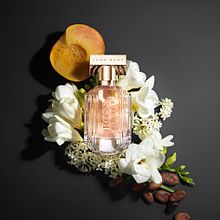 The Scent - Packaging. Design, Editorial Design, Graphic Design, Packaging, Photograph, and Product Design project by Estela Correa - 06.13.2019