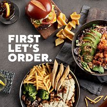 ROADSTER NEW MENU . Studio Photograph, Food Photograph, Audiovisual Production, Photo Retouching, Br, ing, Identit, Creativit, Art Direction, Photograph, and Advertising project by Plugged Production - 06.18.2019