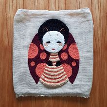 Bichito oriental. Un proyecto de Artesanía, Bordado, Diseño y Diseño de personajes de Carolina Bello - 22.01.2019