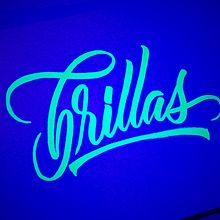 Brush pen | Fluorescencia. Un proyecto de Caligrafía y Diseño de Ana Hernández - 01.07.2019