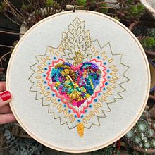 Corazon con fuego. Un progetto di Belle arti, Ricamo, Creatività e Design di Josefina Allendes - 03.07.2019