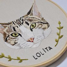 Retrato bordado de Lolita. Un proyecto de Bordado de Valentina Castillo - 17.07.2019