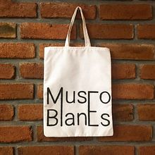 Re diseño Museo Blanes - académico . Un progetto di Design, Design di loghi, Graphic design e Signage design di Sara Rodriguez - 23.07.2019