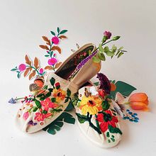 Alpargatas TOMS, pintadas y  bordadas a mano Ein Projekt aus dem Bereich Bildende Künste, Stickerei, Kreativität, Kunstleitung, Fotografie, Kartonmodellbau und Malerei von Josefina Jiménez - 30.06.2018