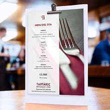 Menú del día restaurante. Design, Graphic Design, Br, ing, Identit, Poster Design, and Marketing project by Mihaela Muntean - 01.27.2017