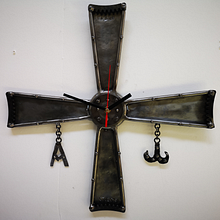 Reloj CRUZ DE PEÑALBA. Un proyecto de Arte urbano, Artesanía, Bellas Artes, Diseño, creación de muebles					 y Diseño de producto de Alberto Martínez Mallo - 07.08.2019