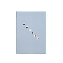 Libro "Moisés". Art Direction, Lighting Design, Editorial Design, Graphic Design, Bookbinding, Photograph, Fine-Art Photograph, Studio Photograph, Portrait Photograph, Digital Photograph, and Photographic Lighting project by Mariela Sancari - 08.15.2019