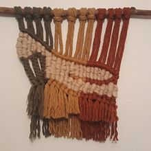 Mi Proyecto del curso: Introducción al macramé: creación de un tapiz decorativo. Un progetto di Creatività, Interior Design e Interior design di María Fernanda Filippi Reyes - 23.08.2019