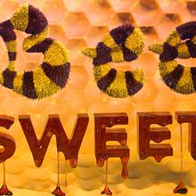 Bee Sweet ( Lettering 3D). Un progetto di 3D, Design, Graphic design, Illustrazione tradizionale e Lettering di Wladimir Cossio Vahos - 27.08.2019