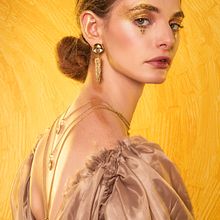 Carolina Alatorre Jewelry. Jewelr, Design, Photograph, Studio Photograph, Fashion Photograph, Portrait Photograph, and Photo Retouching project by Alan Narvaez Navarrete - 03.06.2019