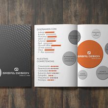 Diseño creativo y maquetación portafolio "Orbita Design Barcelona". Een project van  Ontwerp van Paula Torrico González - 28.08.2019