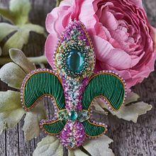 Broche Flor de Lis verde. Embroider project by Helena Krol - 09.05.2019