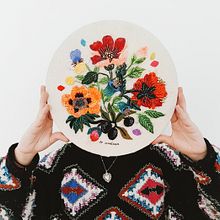 Bordado y pedrería . Fine Arts, Embroider, Creativit, and Design project by Josefina Jiménez - 09.10.2019