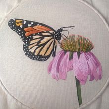 Mariposa posando en una flor. Embroider project by Angie Ortiz Sanchez - 09.12.2019