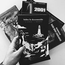 Sobre Lo Desconocido (Fanzine). Editorial Design, and Traditional illustration project by Juan Dellacha - 09.20.2019