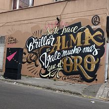 Mural "Si te hace brillar". Street Art, Calligraph, Creativit, Design, Poster Design, Graphic Design, Lettering, Painting, T, and pograph project by TECK24 - 09.26.2019