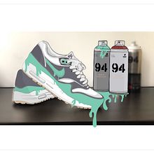 [Graffiti Decorations]. Un progetto di Creatività, Disegno, Disegno a matita, Disegno artistico, Design, Graphic design, Fotografia, Fotografia artistica, Fotografia digitale, Illustrazione tradizionale, Illustrazione digitale, Illustrazione vettoriale, Marketing e Marketing digitale di Nuria Varas Sancho - 30.09.2019