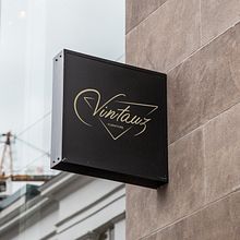 Diseño de marca Vintauz. Un proyecto de Br, ing e Identidad, Diseño de logotipos, Fotografía de producto e Ilustración tradicional de Antonio Martinez - 01.10.2019