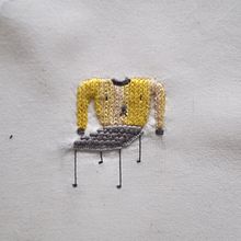 Sillas con sweater. Embroider project by Adriana Torres - 12.01.2011
