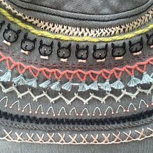 Buzo para Pesqueira. Embroider, and Fashion Design project by Adriana Torres - 12.01.2015