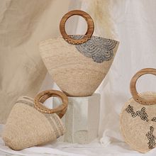 Colaboración con Zaavia/ Colección de bolsas de palma bordadas a mano. . Artesanato, e Bordado projeto de Ofelia & Antelmo - 22.10.2019