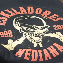 Eskiladores Mediana. Design, Logo Design, Printing, and Screen Printing project by Ricardo García Lumbreras - 10.23.2019