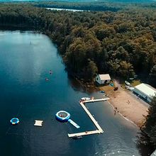 2018 Camp Zeke's Waterfront video. Un proyecto de Edición de vídeo y Producción audiovisual					 de Gabriel Huertas Martín de Bernardo - 23.10.2019