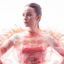 Editorial Moda Catalina Garcia (Madame Perine) para Revista Fucsia Diseñador Diego Guarenizo. Un proyecto de Fotografía de moda y Fotografía digital de Ricardo Pinzón Hidalgo - 23.10.2019
