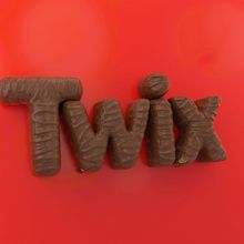 Twix. Un projet de 3D, Direction artistique , et Lettering de CESS Studio - 25.10.2019