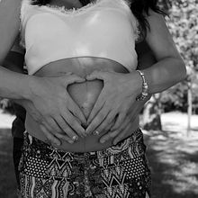 Sesión de fotos pregnancy 2018. Graphic Design, Photograph, Portrait Photograph, and Outdoor Photograph project by Ester Arráez Medina - 09.16.2018