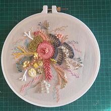Mi Proyecto del curso: Técnicas avanzadas de bordado: puntadas y composiciones con volumen. Un proyecto de Ilustración tradicional de Karla Álvarez - 22.11.2019