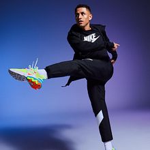 Nike. Een project van Modefotografie, Fotografische compositie, Lichtontwerp, Fotografie, Studiofotografie, Commerciële fotografie,  Fotografische verlichting y Kleurentheorie van Javier Falcón - 27.11.2019